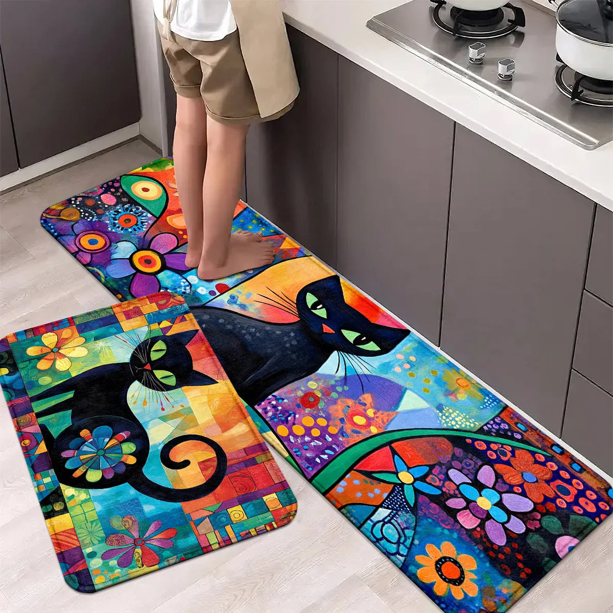 Tapete Comprido Gato Preto Floral 🐈🌸 | Antiderrapante e Lavável | Tamanho: 45x120cm